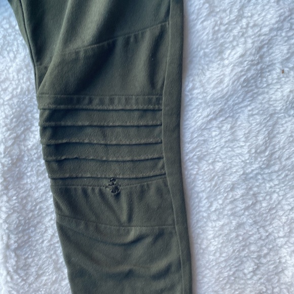 Girls green leggings - Picture 2 of 3